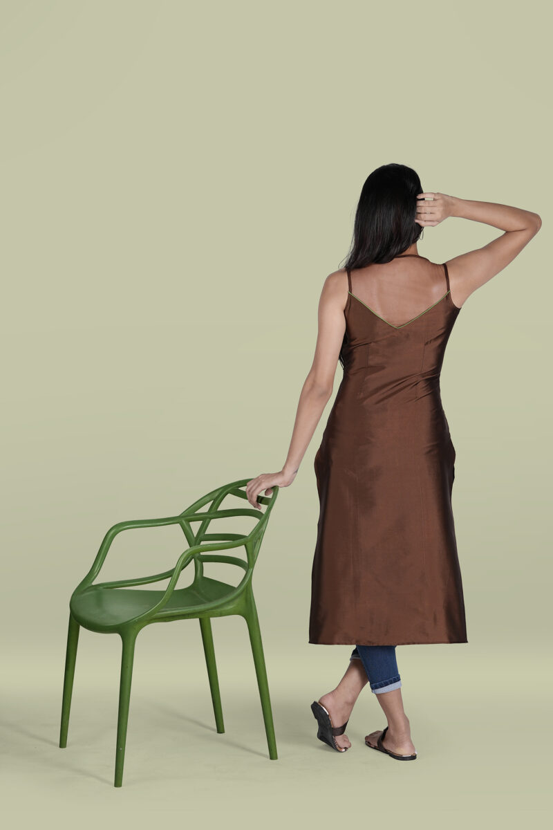 Brown Sleeveless Kurta With Green Piping Details - Image 2